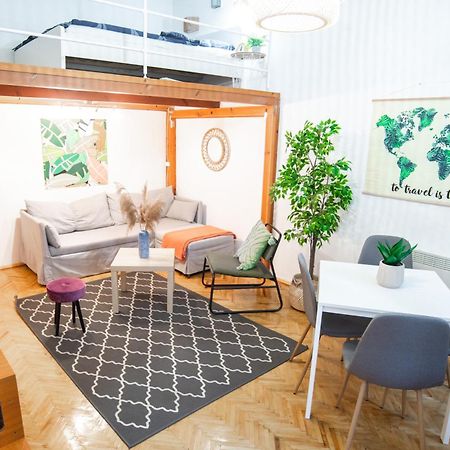 Lovely Apartment In Erzsebetvaros A57 Boedapest Buitenkant foto